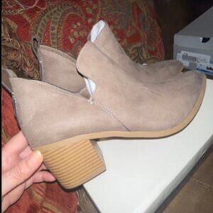 Sun & Stone Beige Boots Women’s Size 10